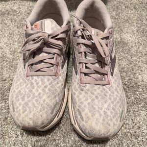 Lilac 8.5 ghost brooks running shoes